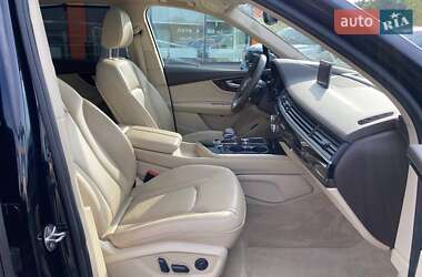 Позашляховик / Кросовер Audi Q7 2016 в 