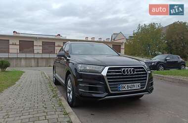 Внедорожник / Кроссовер Audi Q7 2016 в 