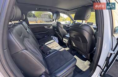 Внедорожник / Кроссовер Audi Q7 2016 в 