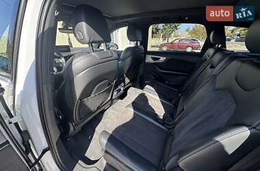 Внедорожник / Кроссовер Audi Q7 2016 в 
