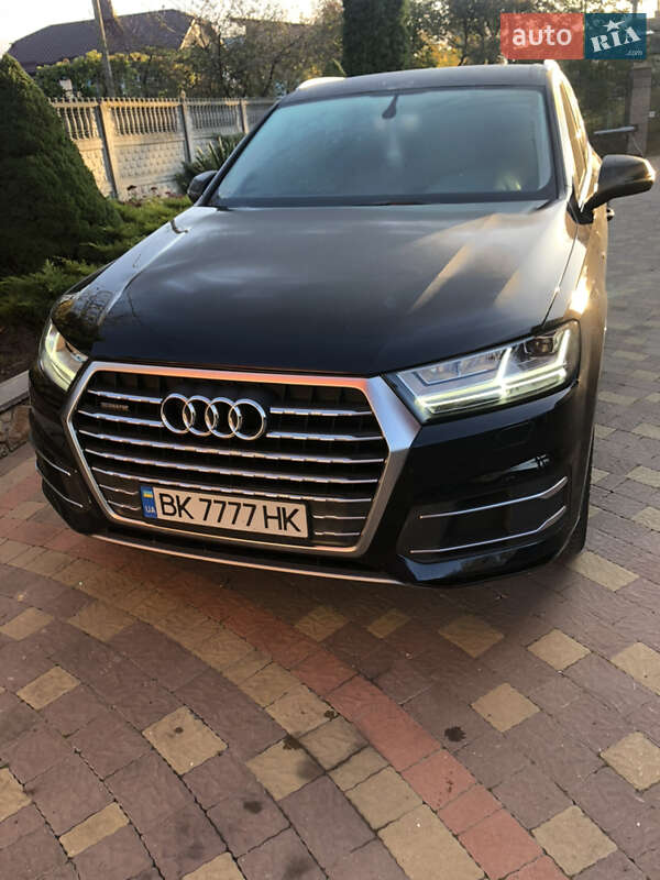 Внедорожник / Кроссовер Audi Q7 2015 в Ровно