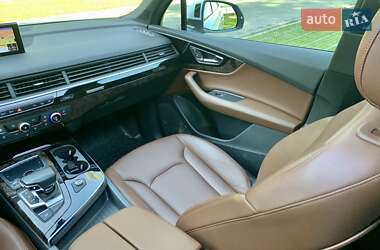 Внедорожник / Кроссовер Audi Q7 2018 в 