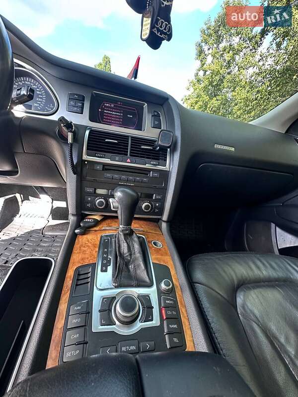 Позашляховик / Кросовер Audi Q7 2006 в Дніпрі