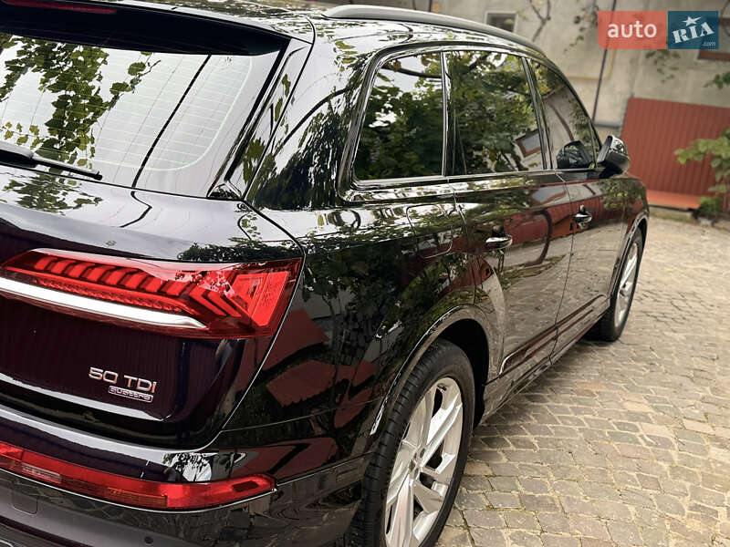 Позашляховик / Кросовер Audi Q7 2020 в Ужгороді
