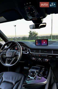 Позашляховик / Кросовер Audi Q7 2017 в 