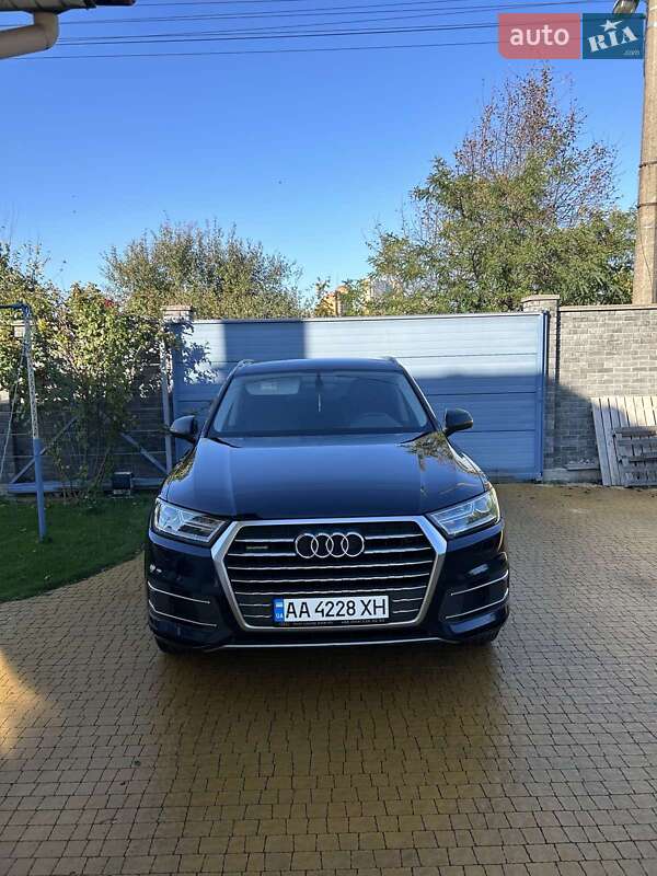 Позашляховик / Кросовер Audi Q7 2017 в Києві