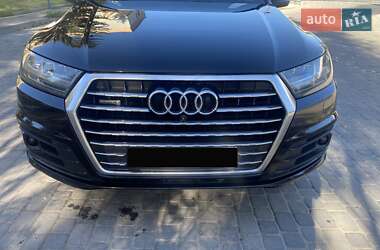 Внедорожник / Кроссовер Audi Q7 2015 в 