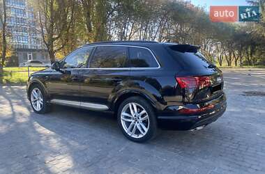 Внедорожник / Кроссовер Audi Q7 2015 в 