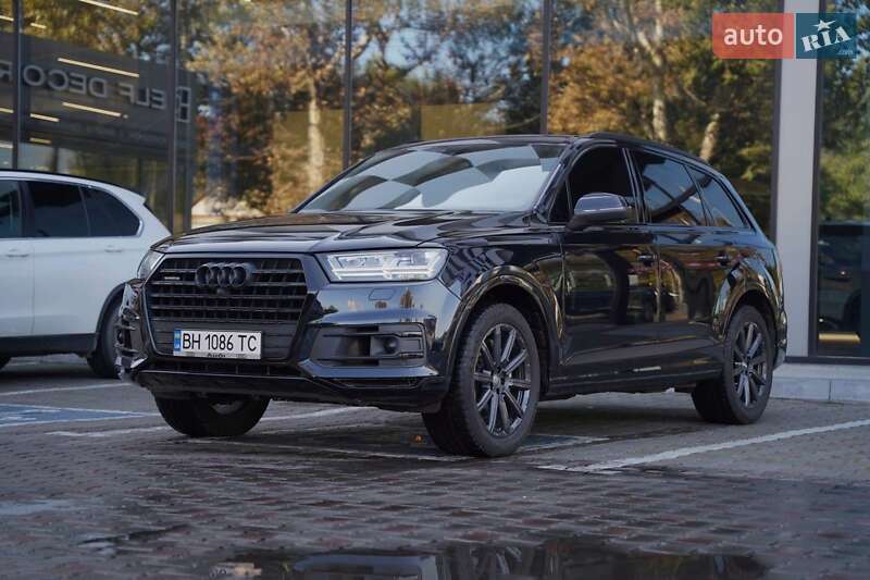 Внедорожник / Кроссовер Audi Q7 2016 в 