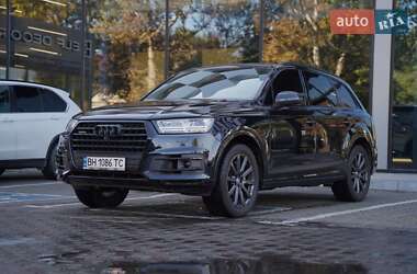 Внедорожник / Кроссовер Audi Q7 2016 в 