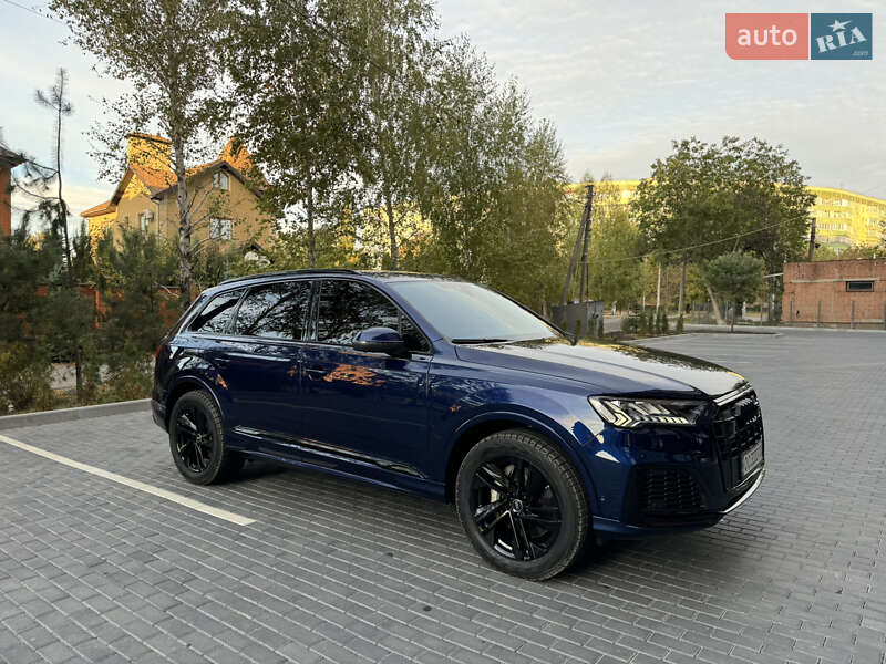 Позашляховик / Кросовер Audi Q7 2022 в Полтаві