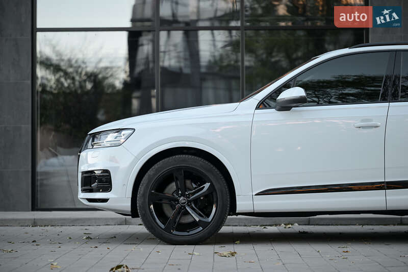 Внедорожник / Кроссовер Audi Q7 2018 в Ужгороде