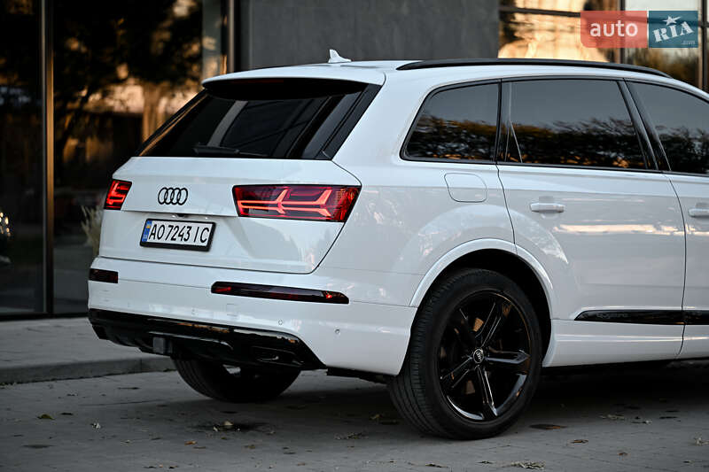 Внедорожник / Кроссовер Audi Q7 2018 в Ужгороде