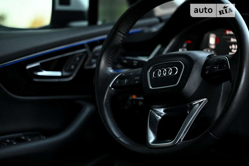 Внедорожник / Кроссовер Audi Q7 2018 в Ужгороде