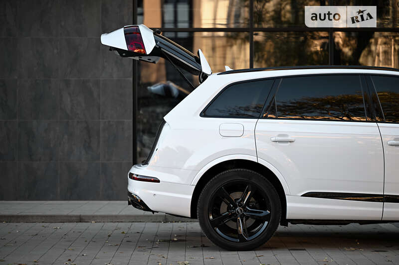 Внедорожник / Кроссовер Audi Q7 2018 в Ужгороде