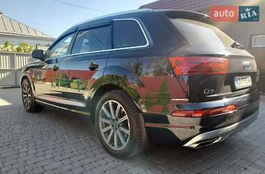Внедорожник / Кроссовер Audi Q7 2017 в 