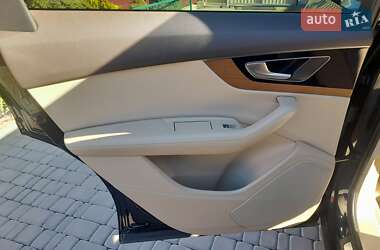 Внедорожник / Кроссовер Audi Q7 2017 в 