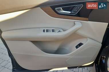 Внедорожник / Кроссовер Audi Q7 2017 в 