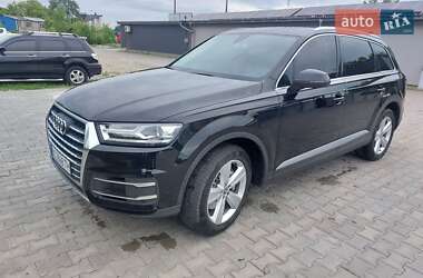 Внедорожник / Кроссовер Audi Q7 2015 в 