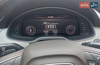 Внедорожник / Кроссовер Audi Q7 2015 в 
