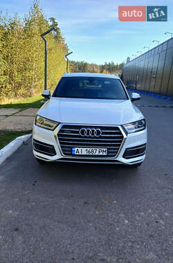 Внедорожник / Кроссовер Audi Q7 2017 в 