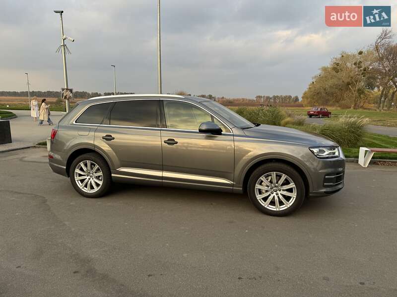 Позашляховик / Кросовер Audi Q7 2016 в Шполі