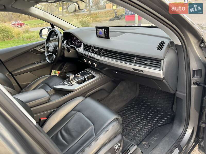Позашляховик / Кросовер Audi Q7 2016 в Шполі