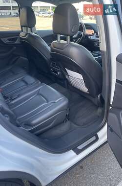 Внедорожник / Кроссовер Audi Q7 2017 в 