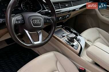 Позашляховик / Кросовер Audi Q7 2016 в 