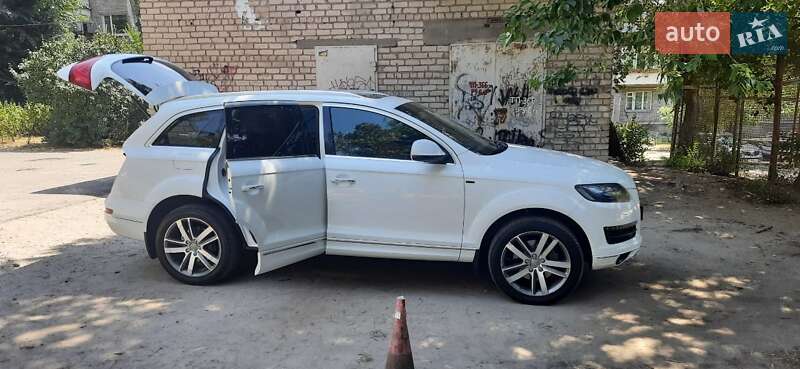 Позашляховик / Кросовер Audi Q7 2010 в Запоріжжі