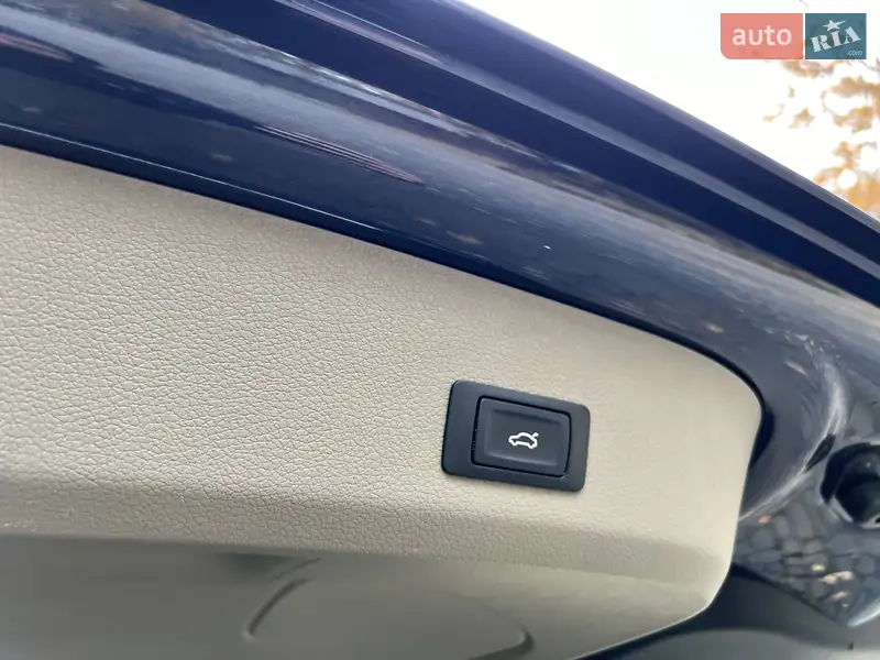 Внедорожник / Кроссовер Audi Q7 2014 в 