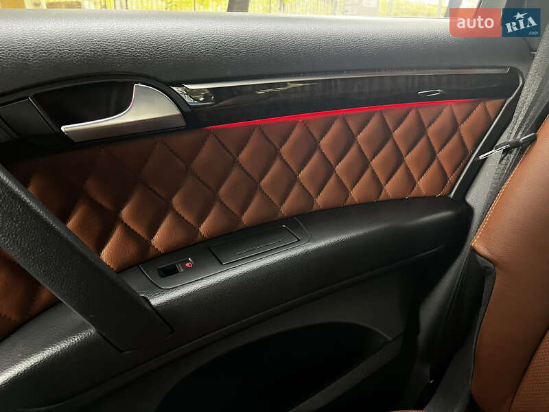 Позашляховик / Кросовер Audi Q7 2013 в Дніпрі