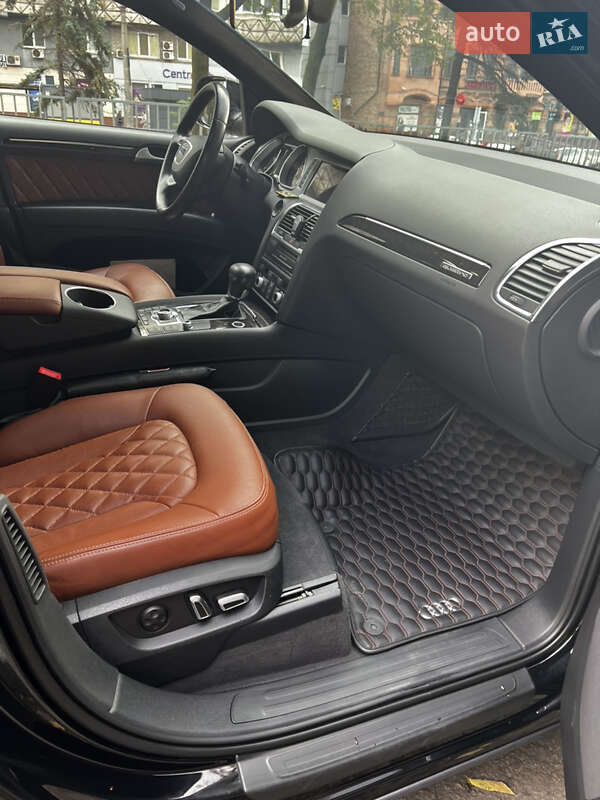 Позашляховик / Кросовер Audi Q7 2013 в Дніпрі