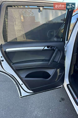 Внедорожник / Кроссовер Audi Q7 2015 в 