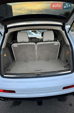 Позашляховик / Кросовер Audi Q7 2014 в 