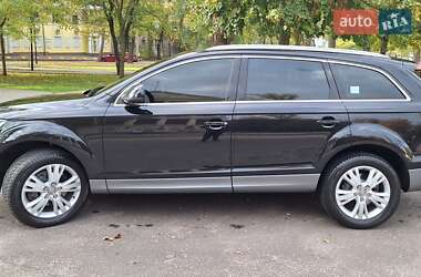 Позашляховик / Кросовер Audi Q7 2015 в 