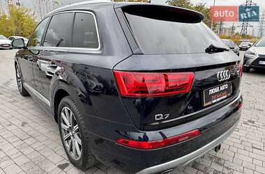 Внедорожник / Кроссовер Audi Q7 2016 в 