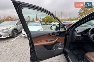 Внедорожник / Кроссовер Audi Q7 2016 в 