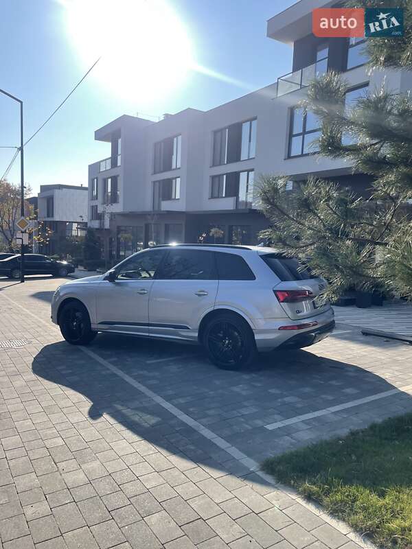 Позашляховик / Кросовер Audi Q7 2019 в Ужгороді
