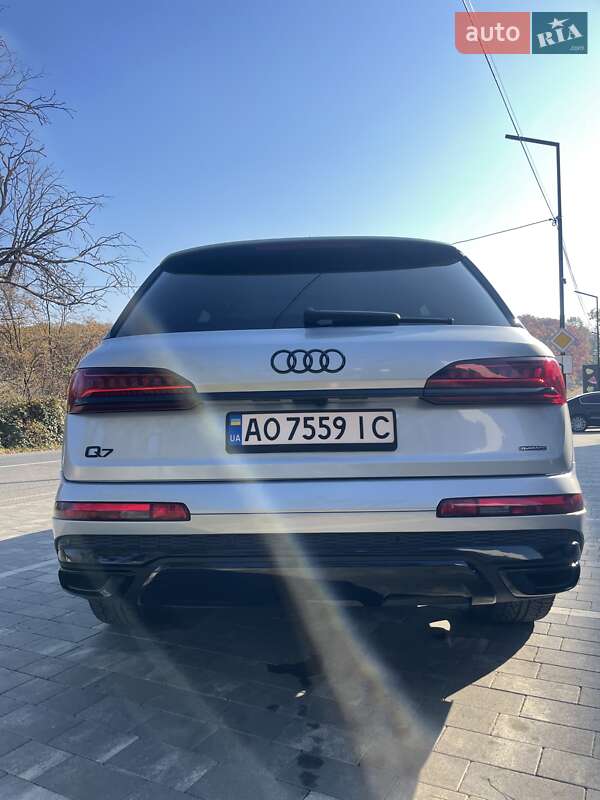 Позашляховик / Кросовер Audi Q7 2019 в Ужгороді