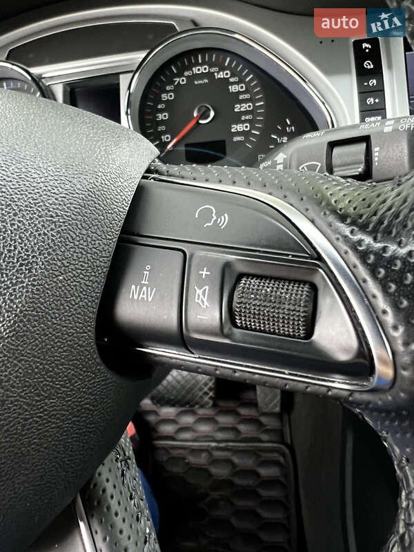 Позашляховик / Кросовер Audi Q7 2013 в Дніпрі