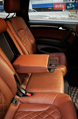 Позашляховик / Кросовер Audi Q7 2013 в 