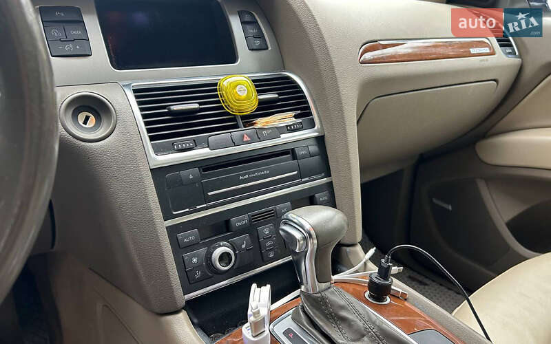 Позашляховик / Кросовер Audi Q7 2014 в Чернівцях