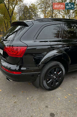 Позашляховик / Кросовер Audi Q7 2013 в 