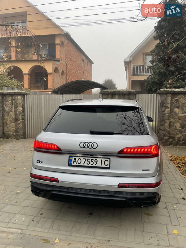 Позашляховик / Кросовер Audi Q7 2019 в Ужгороді
