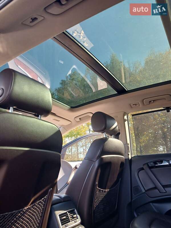 Внедорожник / Кроссовер Audi Q7 2011 в Звягеле