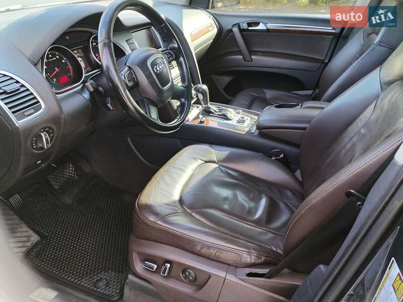Внедорожник / Кроссовер Audi Q7 2011 в Звягеле