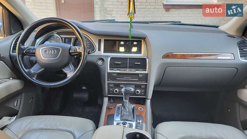 Позашляховик / Кросовер Audi Q7 2011 в Романіву