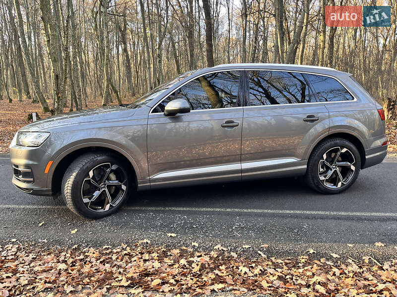 Позашляховик / Кросовер Audi Q7 2017 в Луцьку