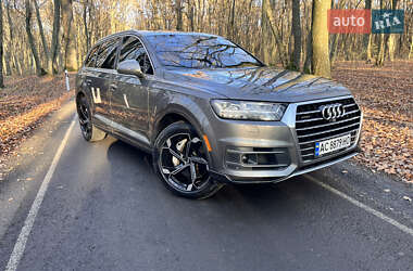 Внедорожник / Кроссовер Audi Q7 2017 в 